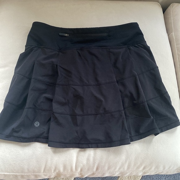 Like new Lululemon skirt - Picture 3 of 4